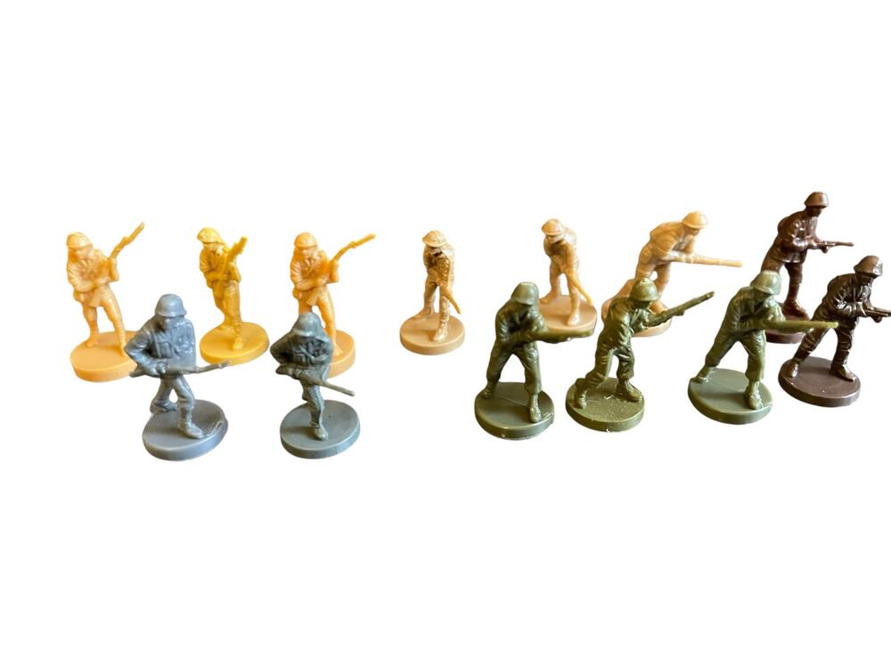 Vintage Axis & Allies Beige ,Green, Brn + Lot of 12 Infantry Soldiers Miniatures